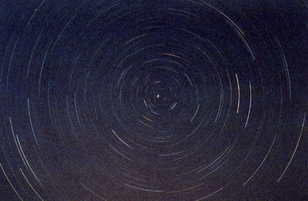 Photographie d'étoiles en circumpolaire