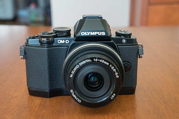 Olympus_OM-D_E-M10-front